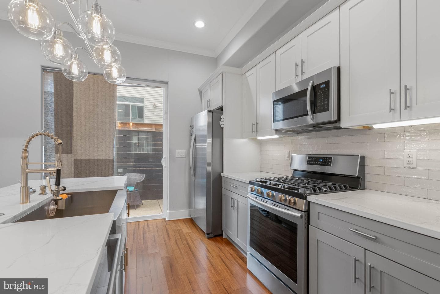 2059 Fernon St photo 11