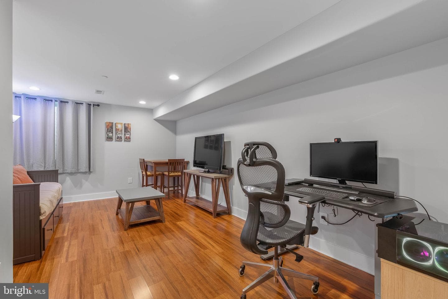 2059 Fernon St photo 16