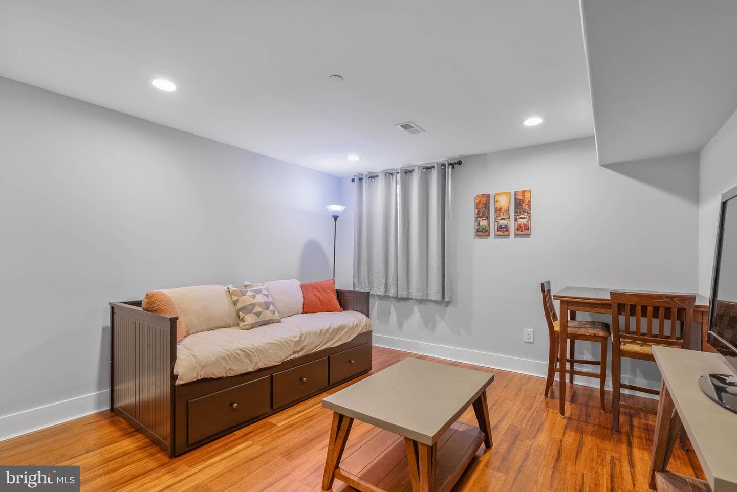 2059 Fernon St photo 17