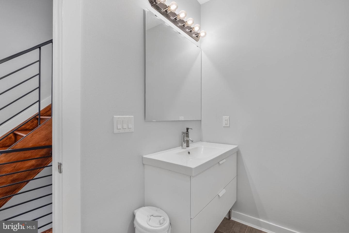 2059 Fernon St photo 25