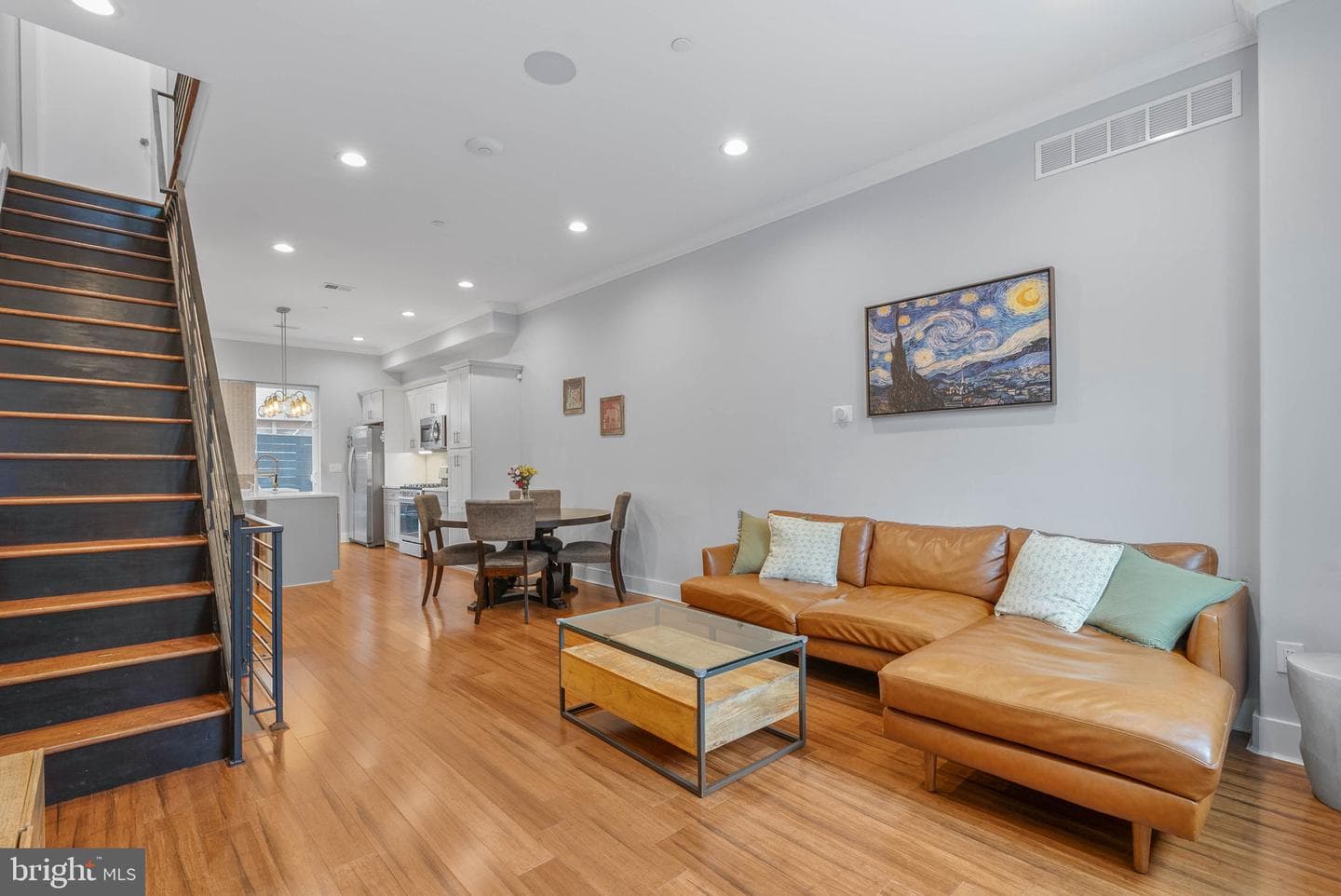 2059 Fernon St photo 3