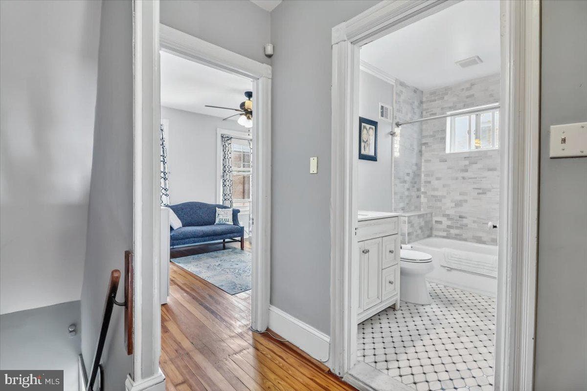 18 W Gravers Lane photo 15