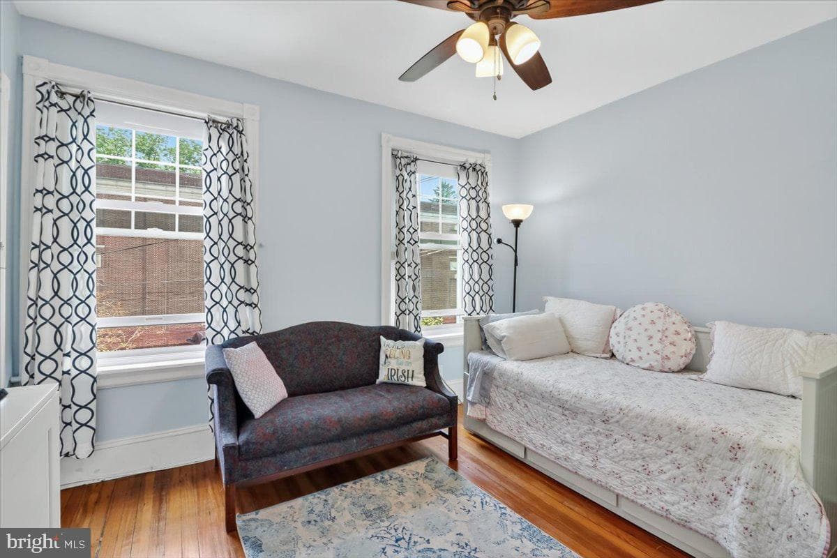 18 W Gravers Lane photo 16
