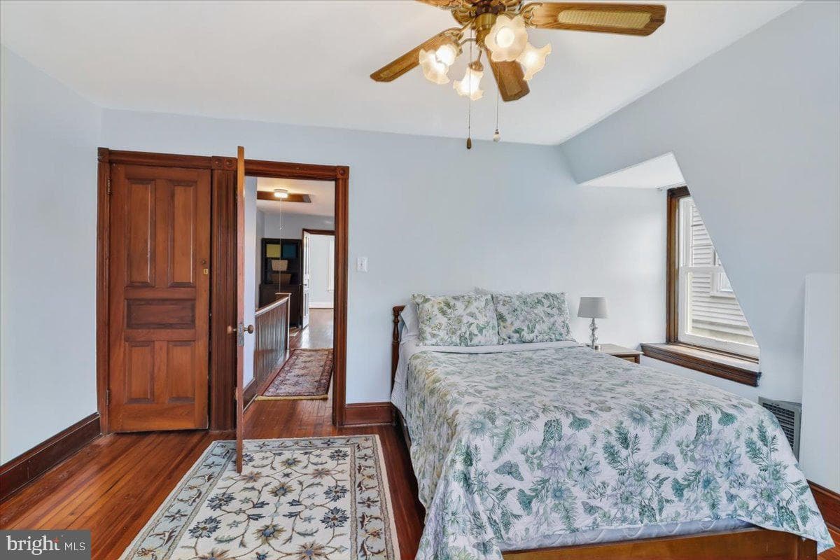 18 W Gravers Lane photo 28