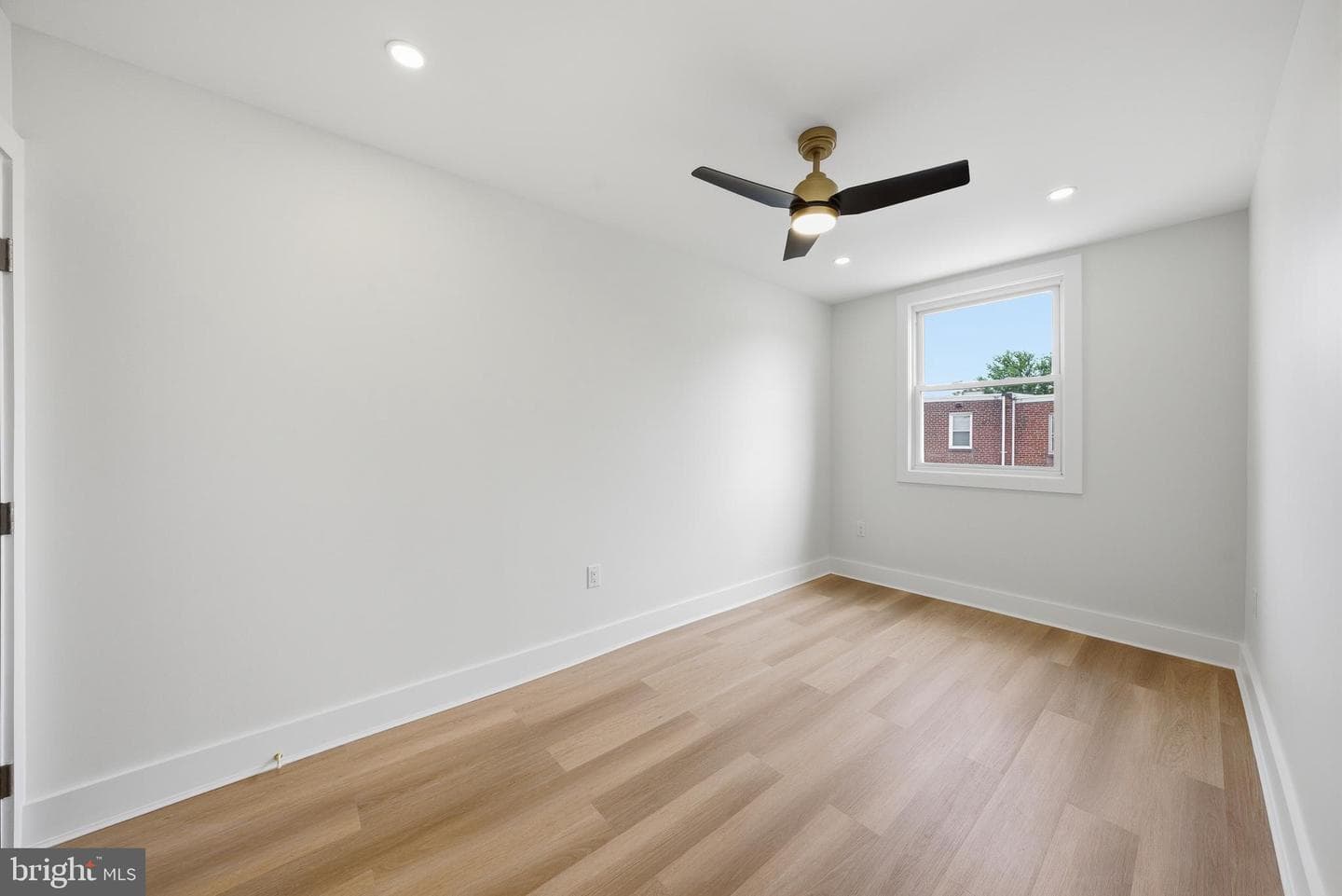 3042 Fairfield Street photo 19