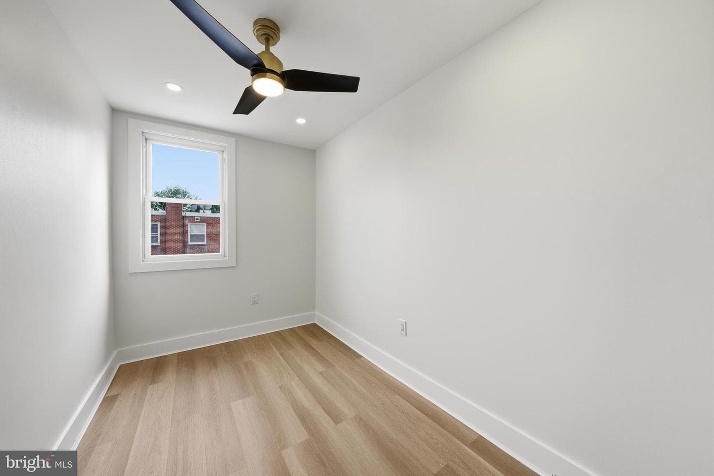 3042 Fairfield Street photo 23