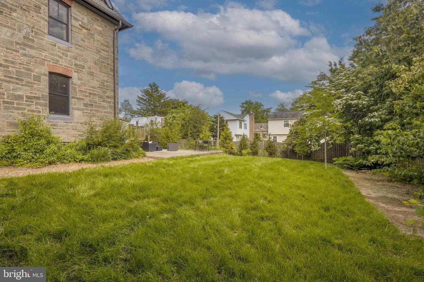 148 W Highland Avenue photo 32