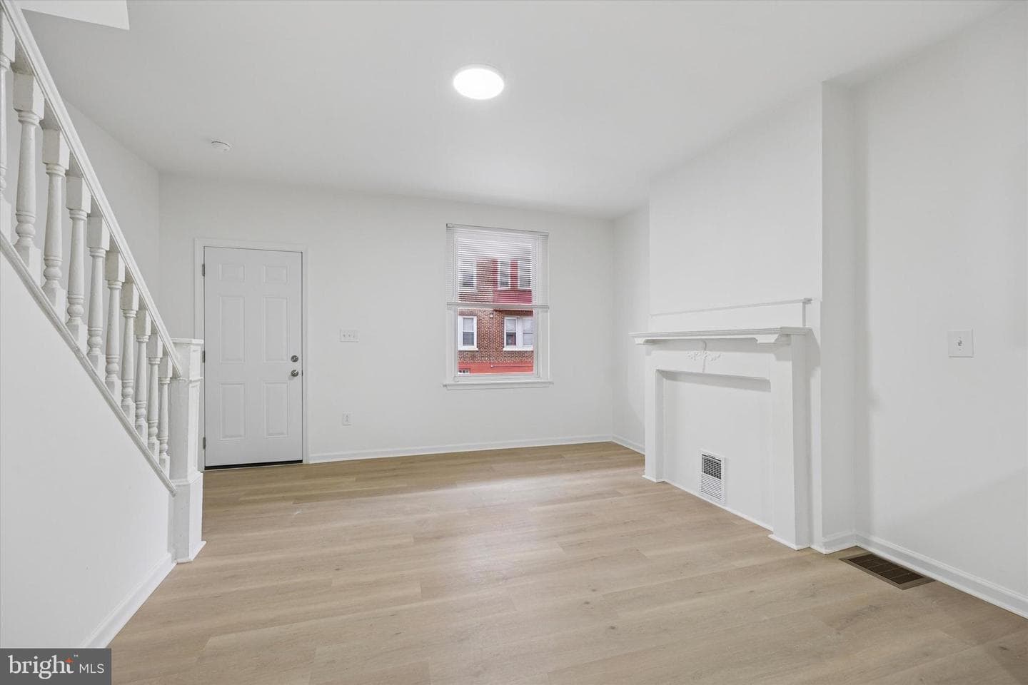 176 W Hansberry Street photo 4