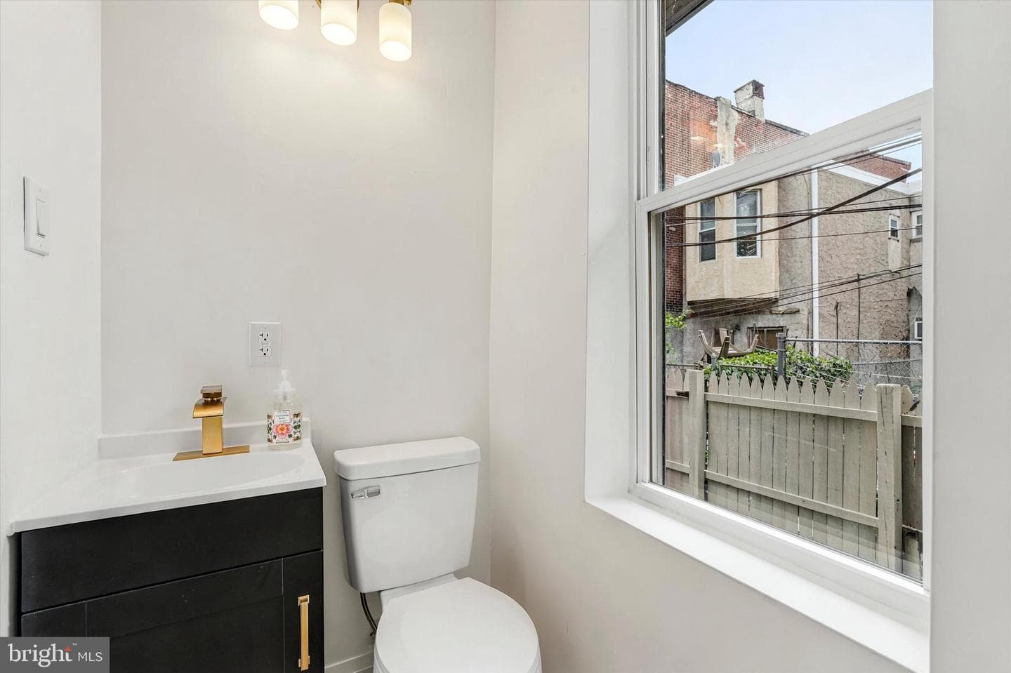 2304 Nicholas Street photo 12