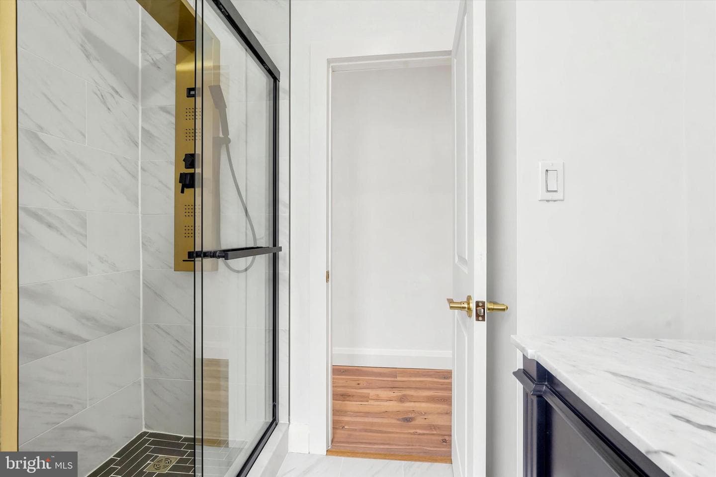 2304 Nicholas Street photo 16