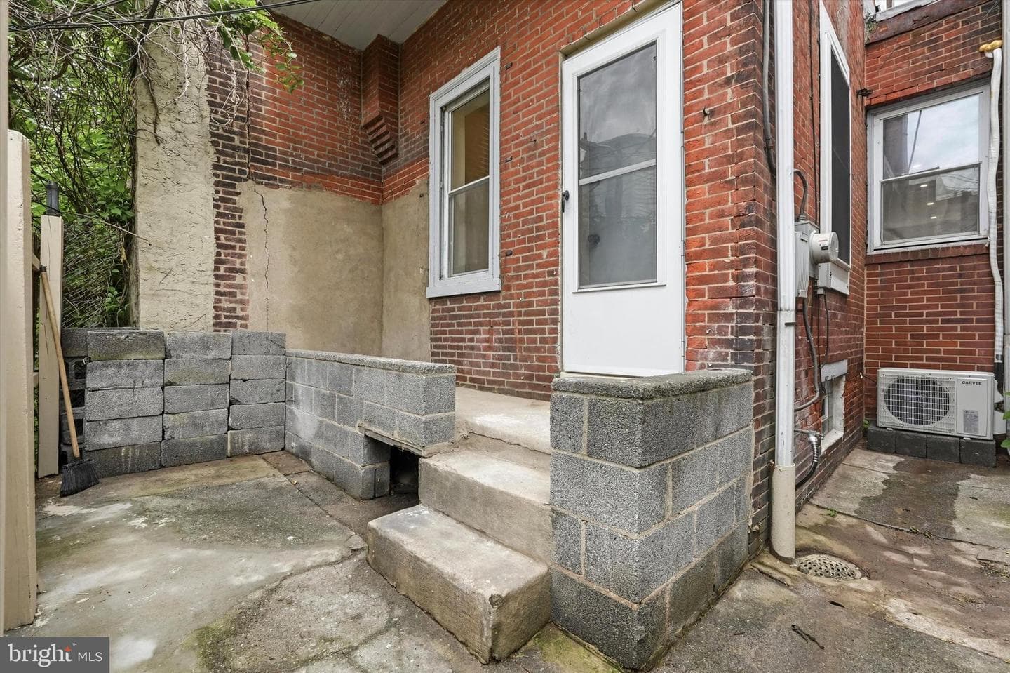2304 Nicholas Street photo 23