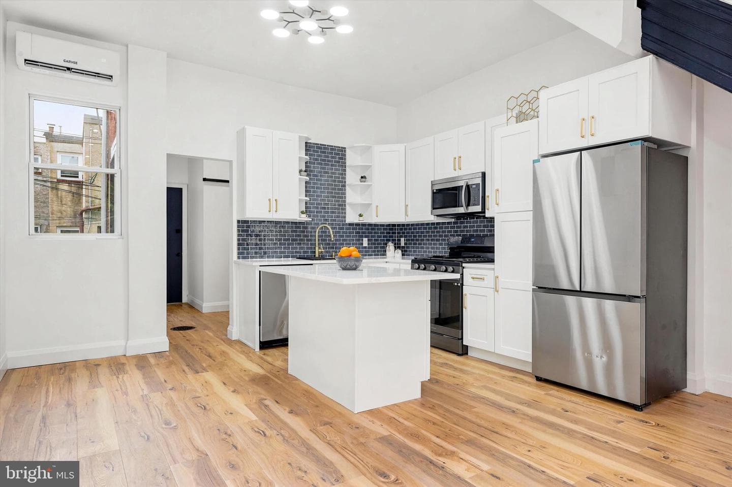 2304 Nicholas Street photo 6