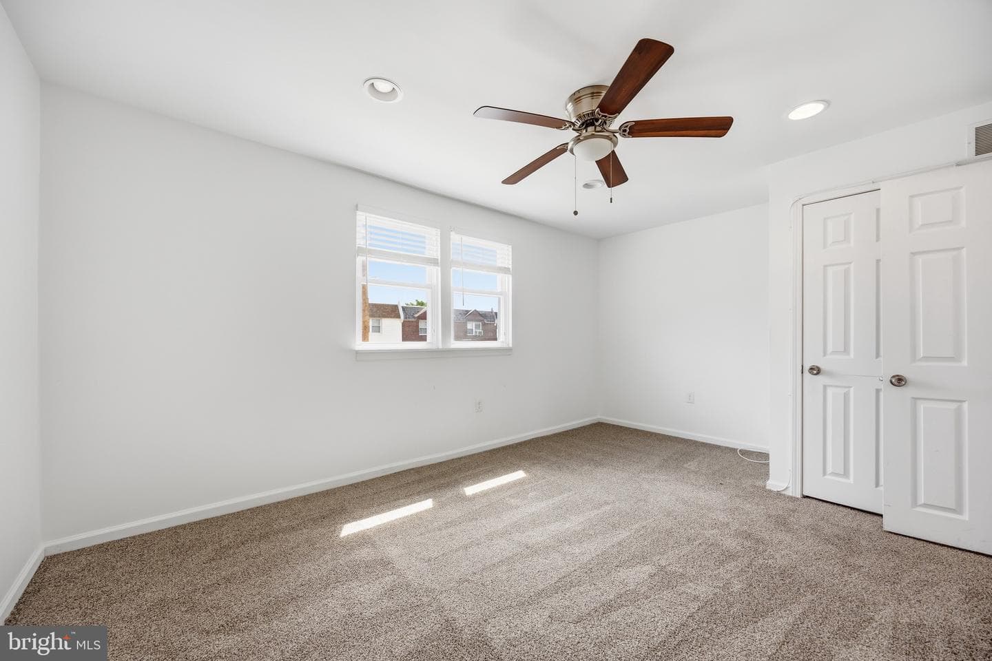 7637 Gilbert Street photo 21