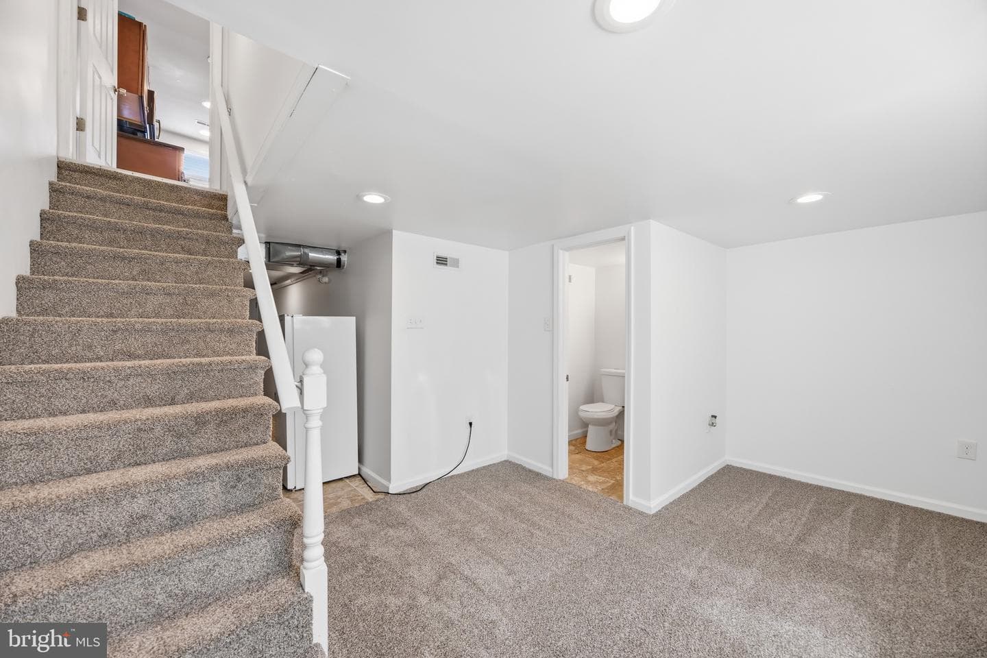 7637 Gilbert Street photo 28
