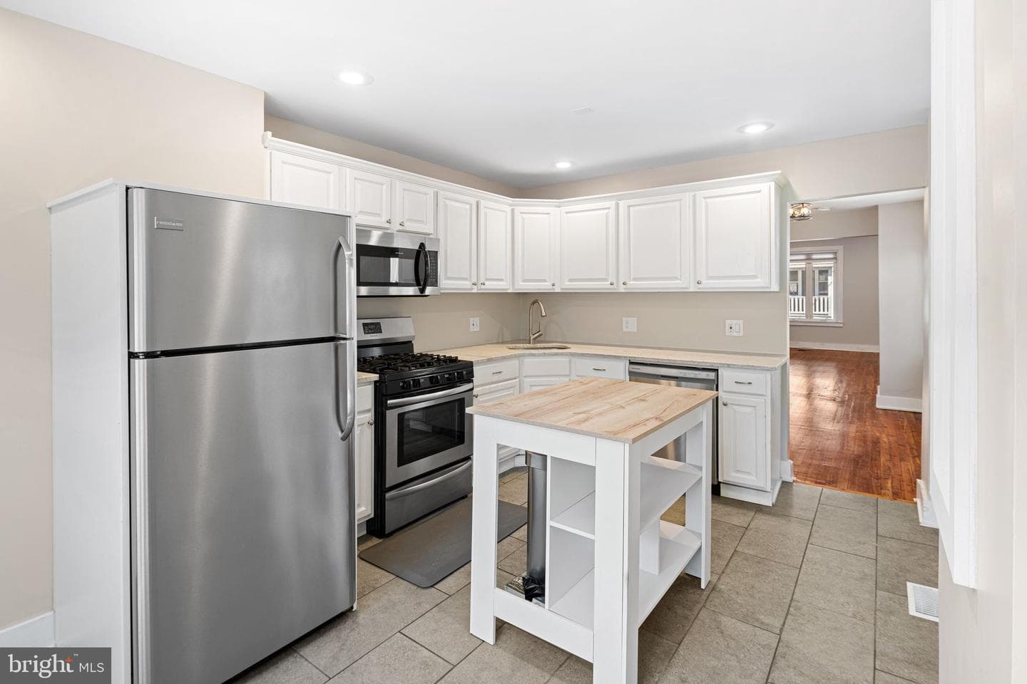 138 E Pleasant Street photo 8