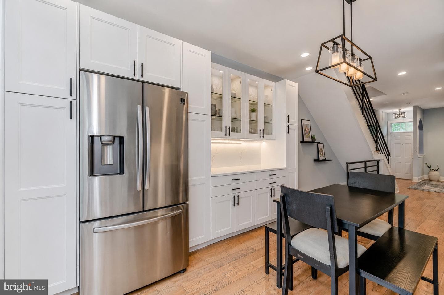 2404 Catharine Street photo 11