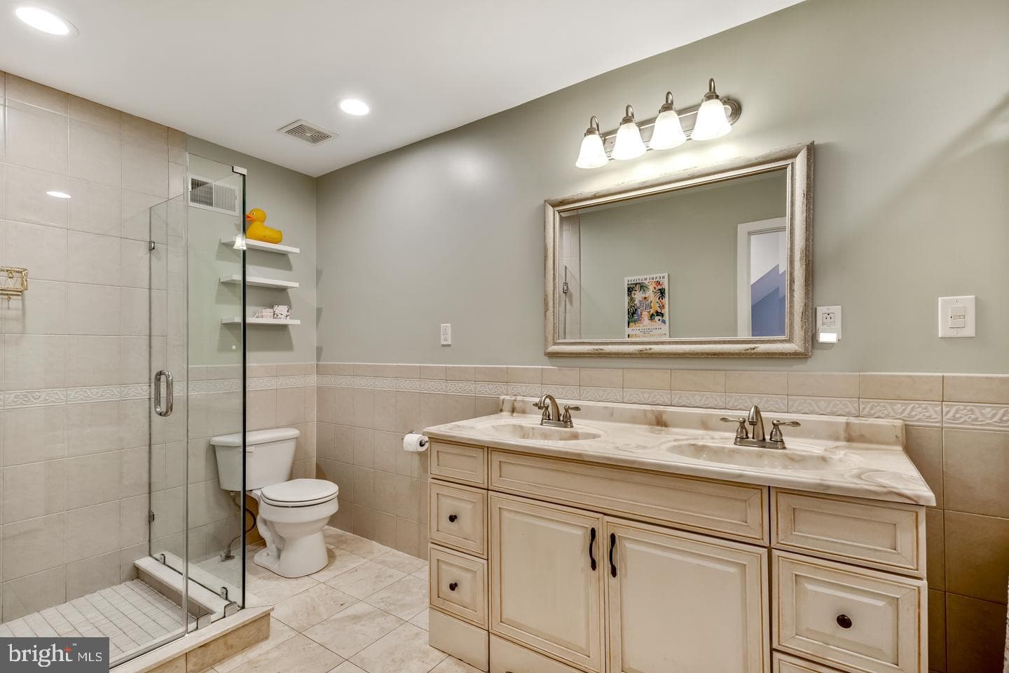 2404 Catharine Street photo 23