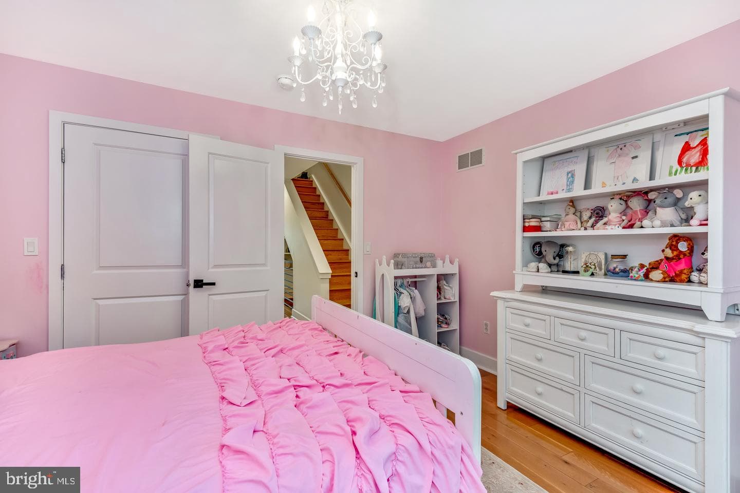2404 Catharine Street photo 26