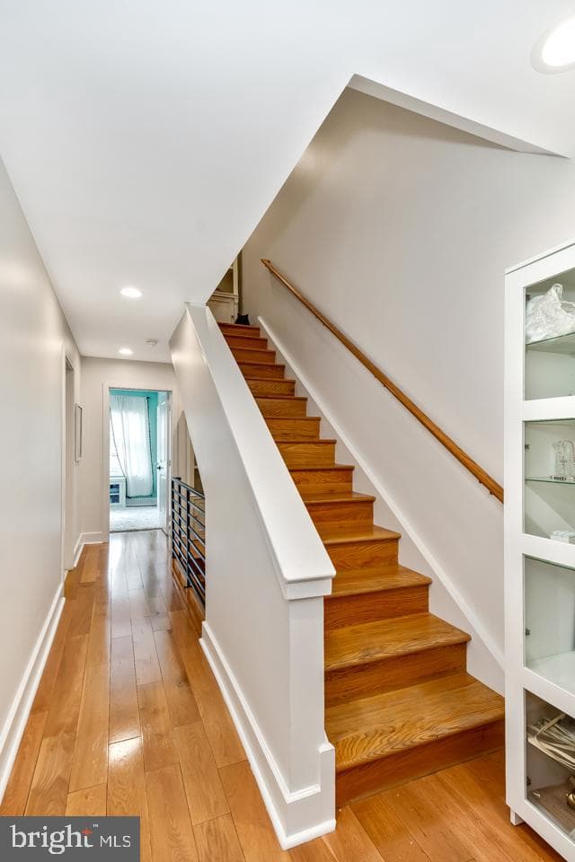 2404 Catharine Street photo 27
