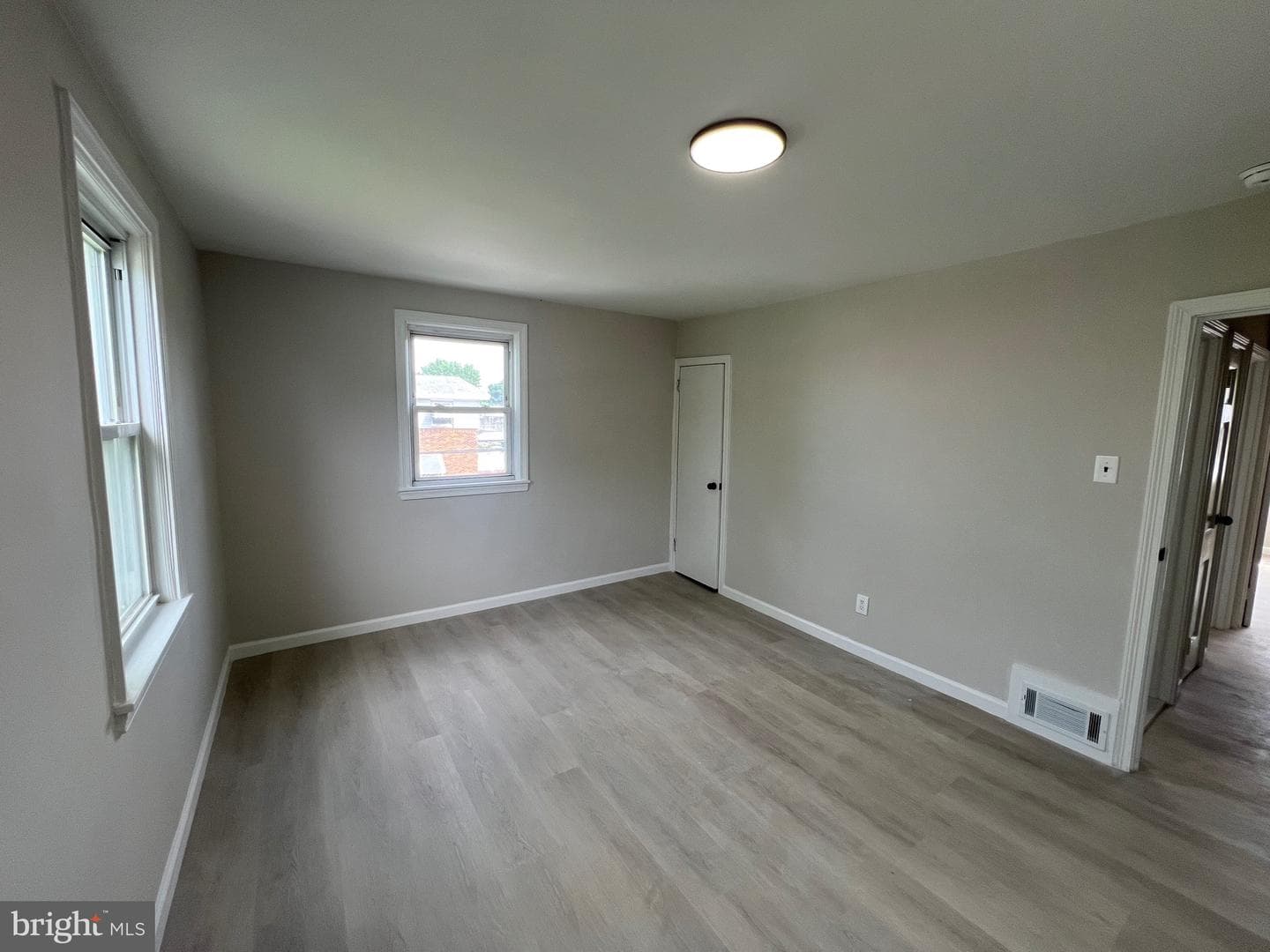 3356 Tyson Avenue photo 12
