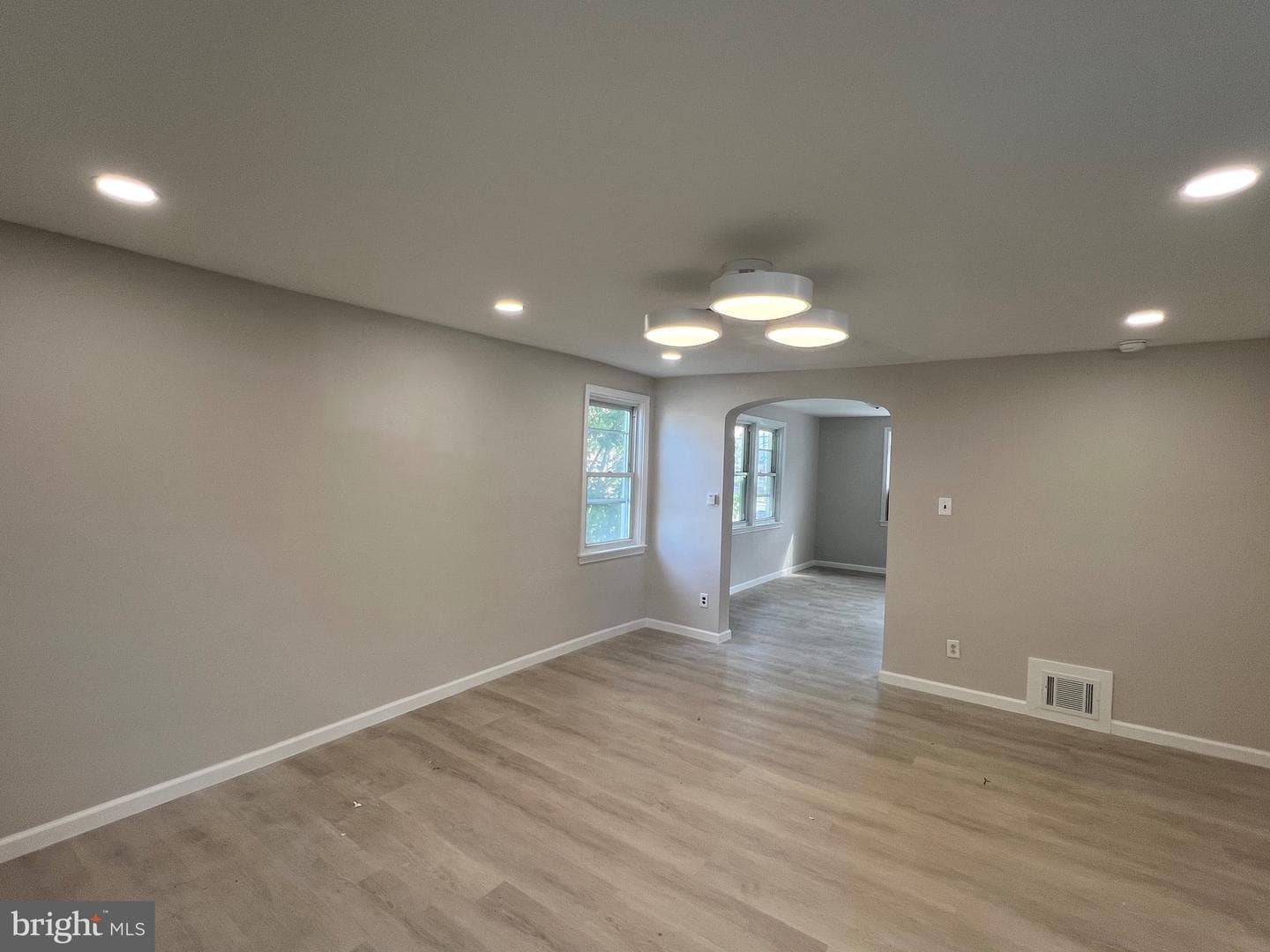 3356 Tyson Avenue photo 4