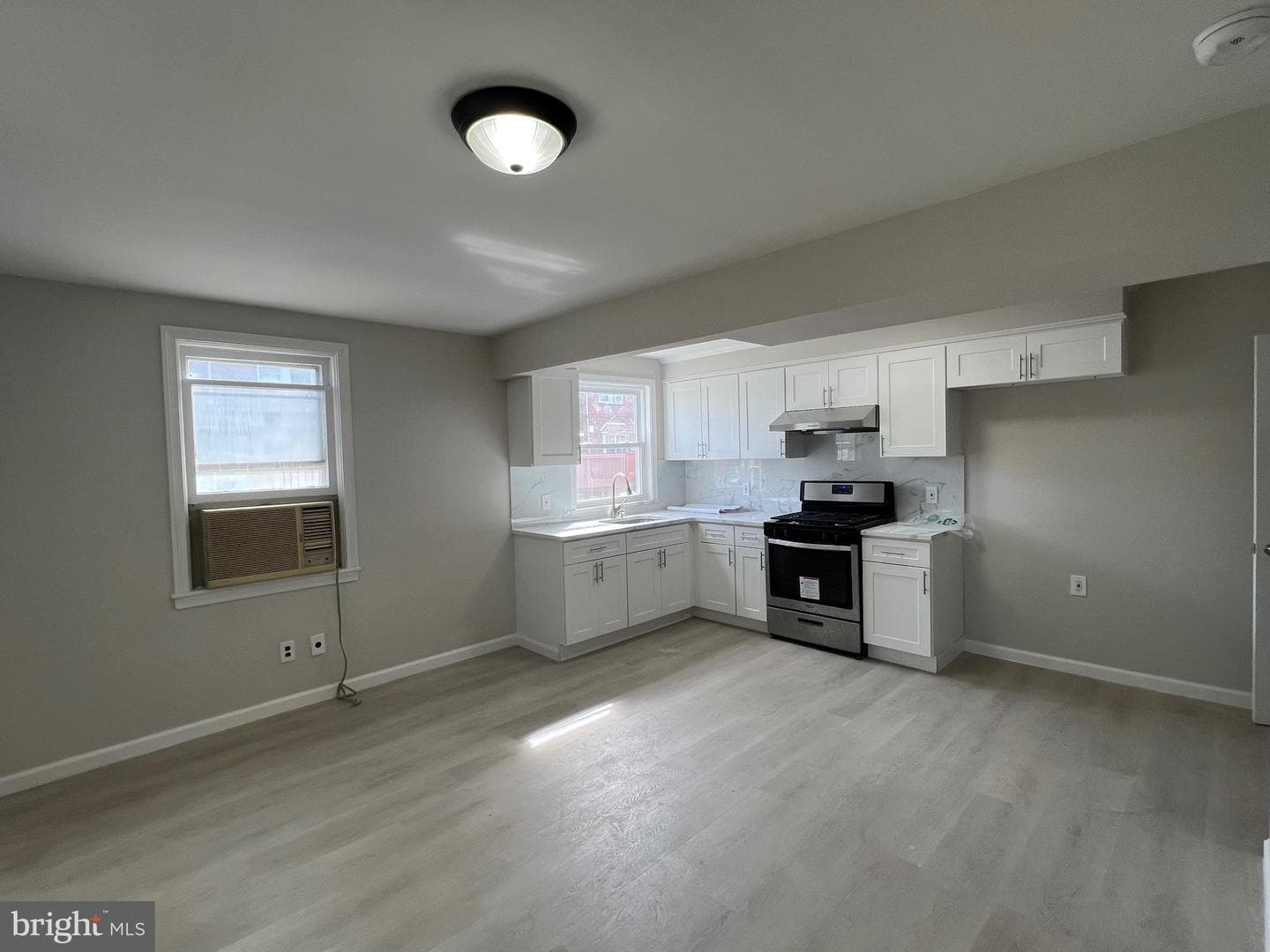 3356 Tyson Avenue photo 6