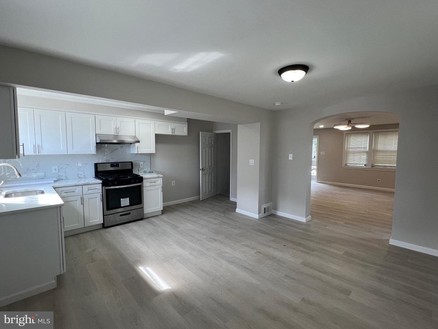 3356 Tyson Avenue photo 9