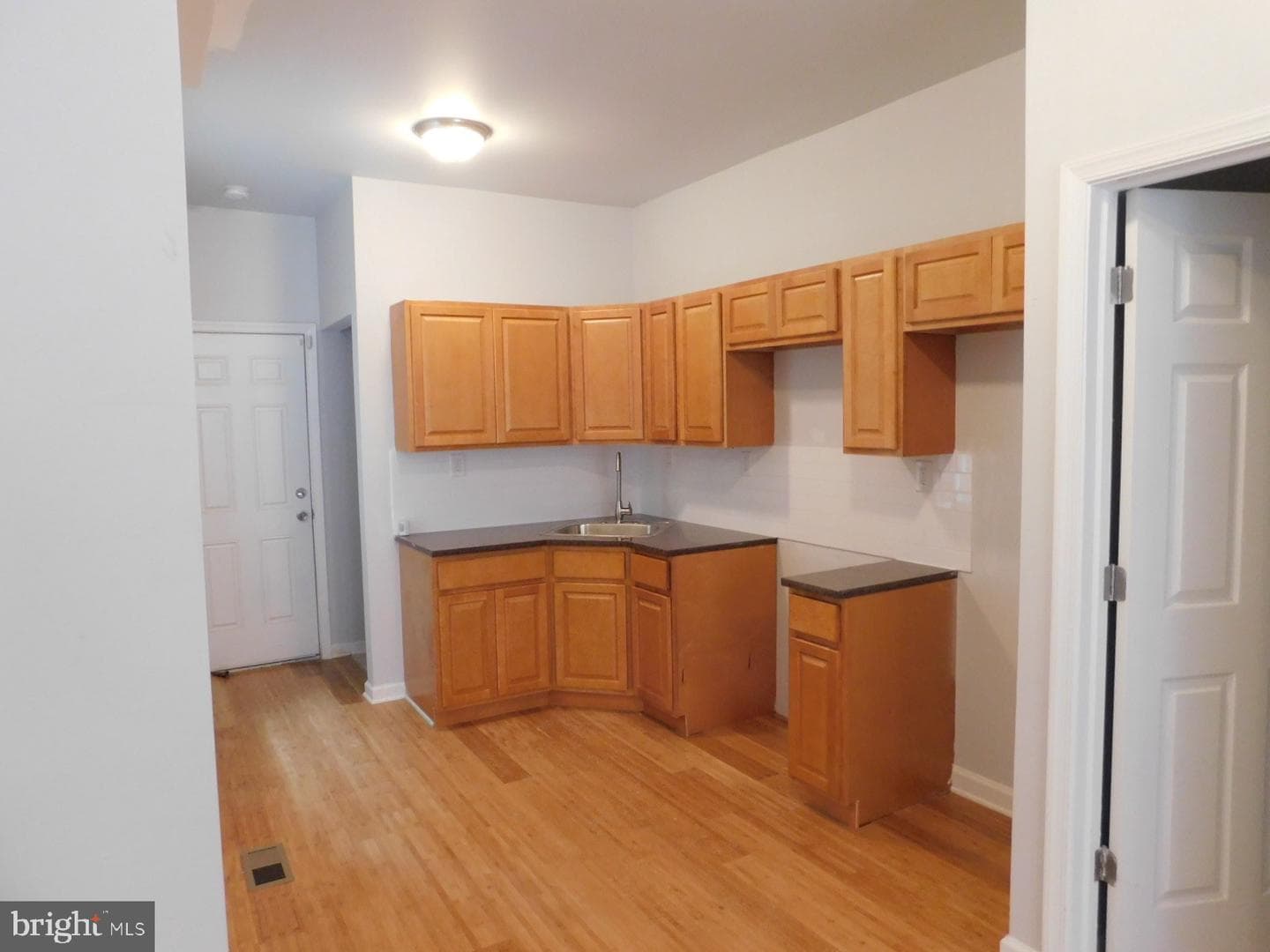 1339 W Seltzer Street photo 3