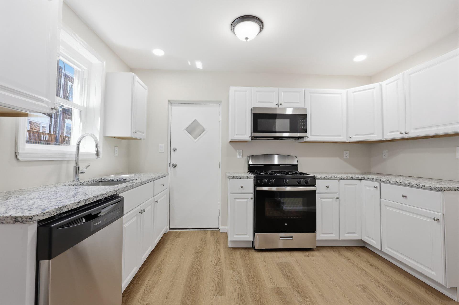 4022 Mitchell Street photo 11