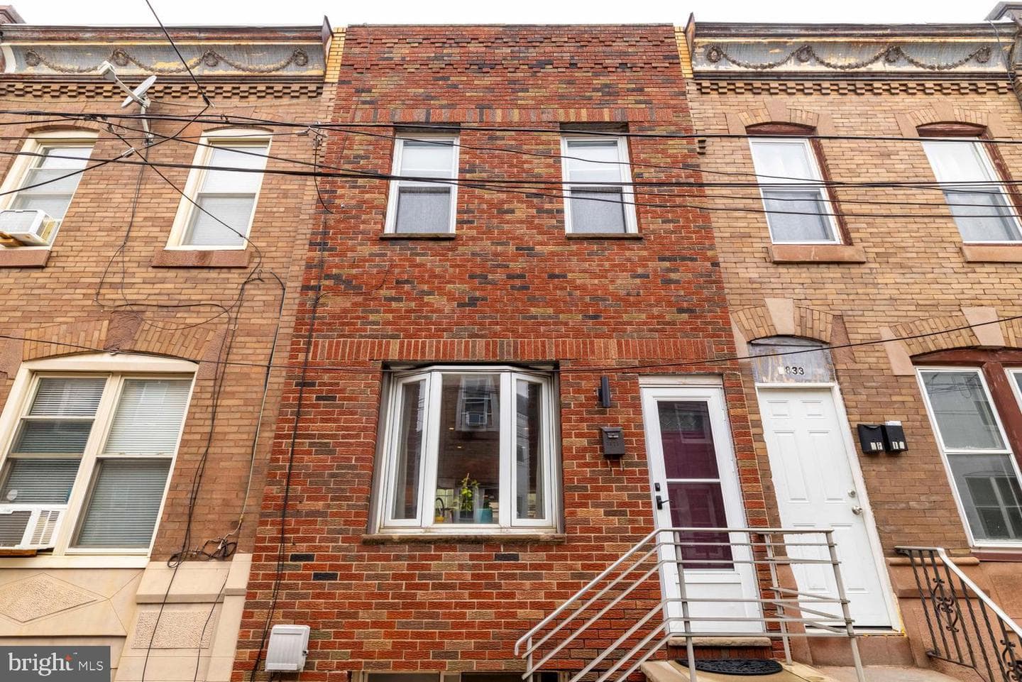 1835 Daly Street photo 2