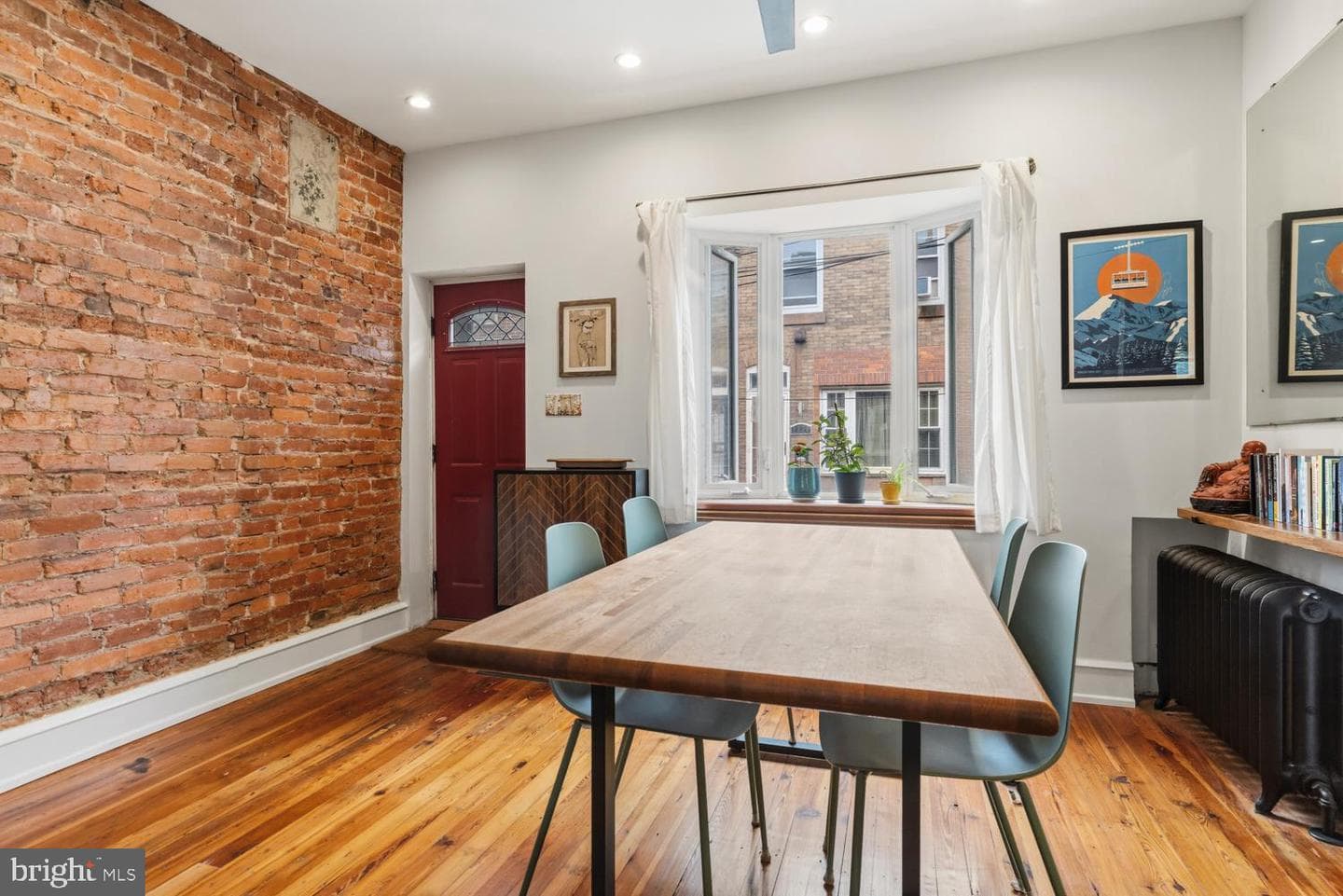 1835 Daly Street photo 6