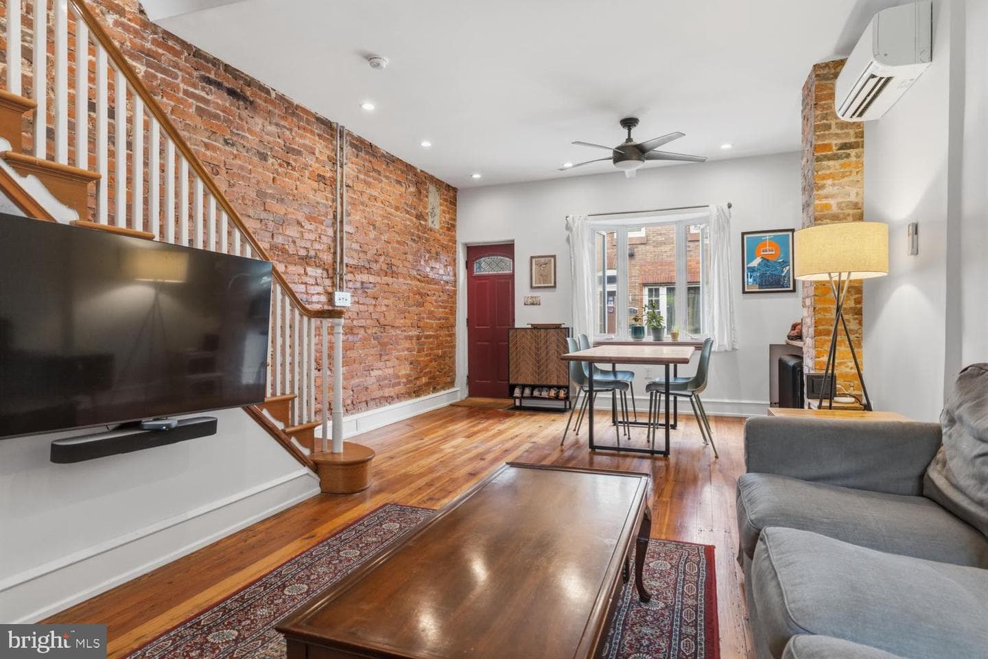 1835 Daly Street photo 9