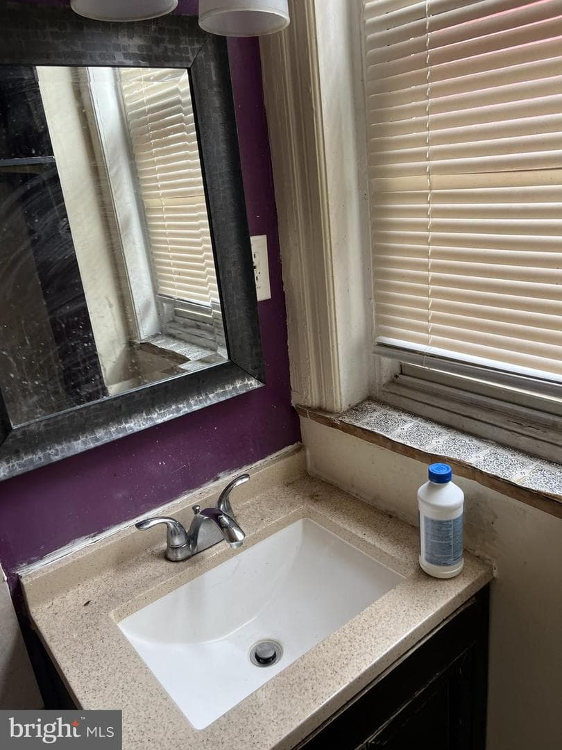 5442 Regent Street photo 6