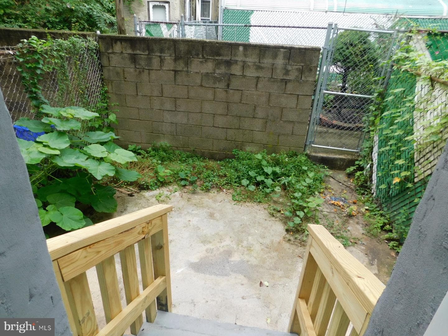 2333 W Harold Street photo 4