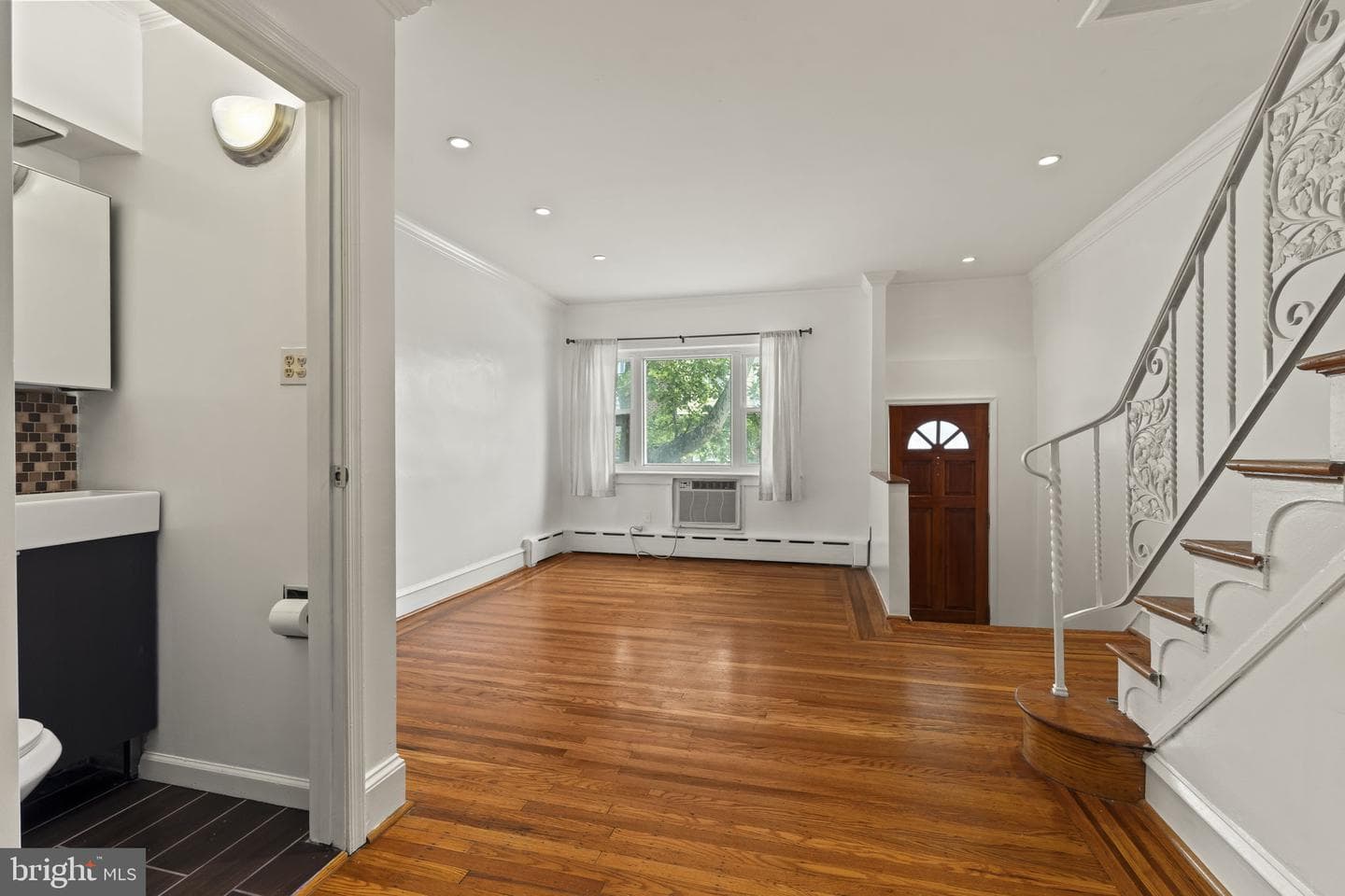 923 Anchor Street photo 5