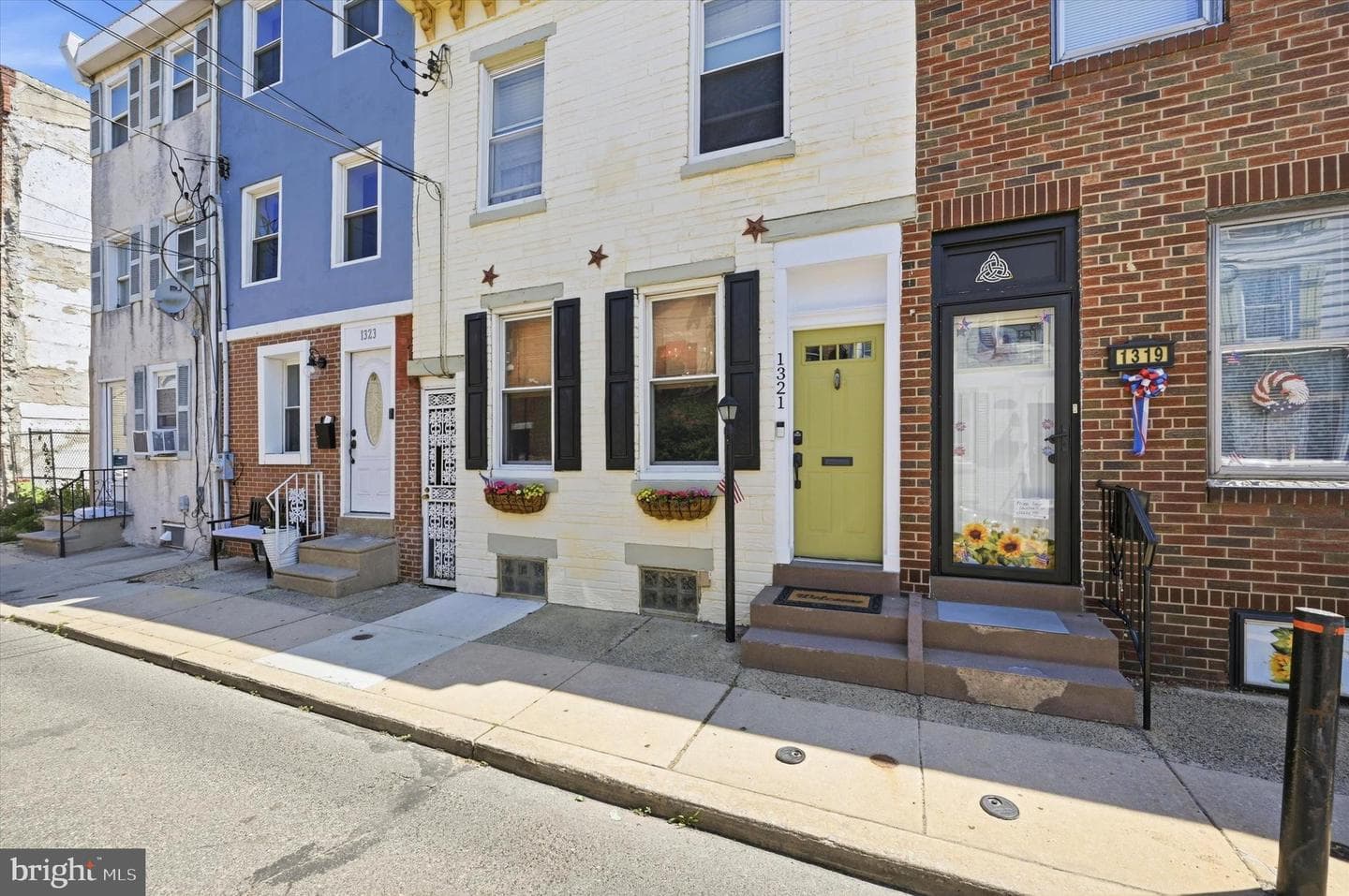 1321 E Oxford Street photo 2