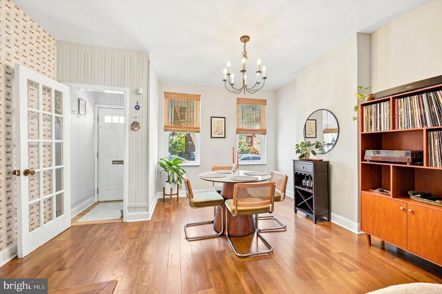 1321 E Oxford Street photo 3