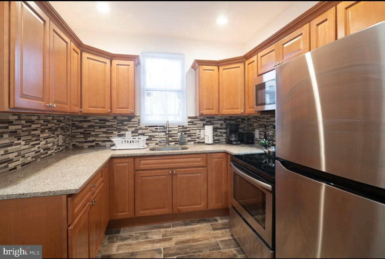 1923 N Darien Street photo 8