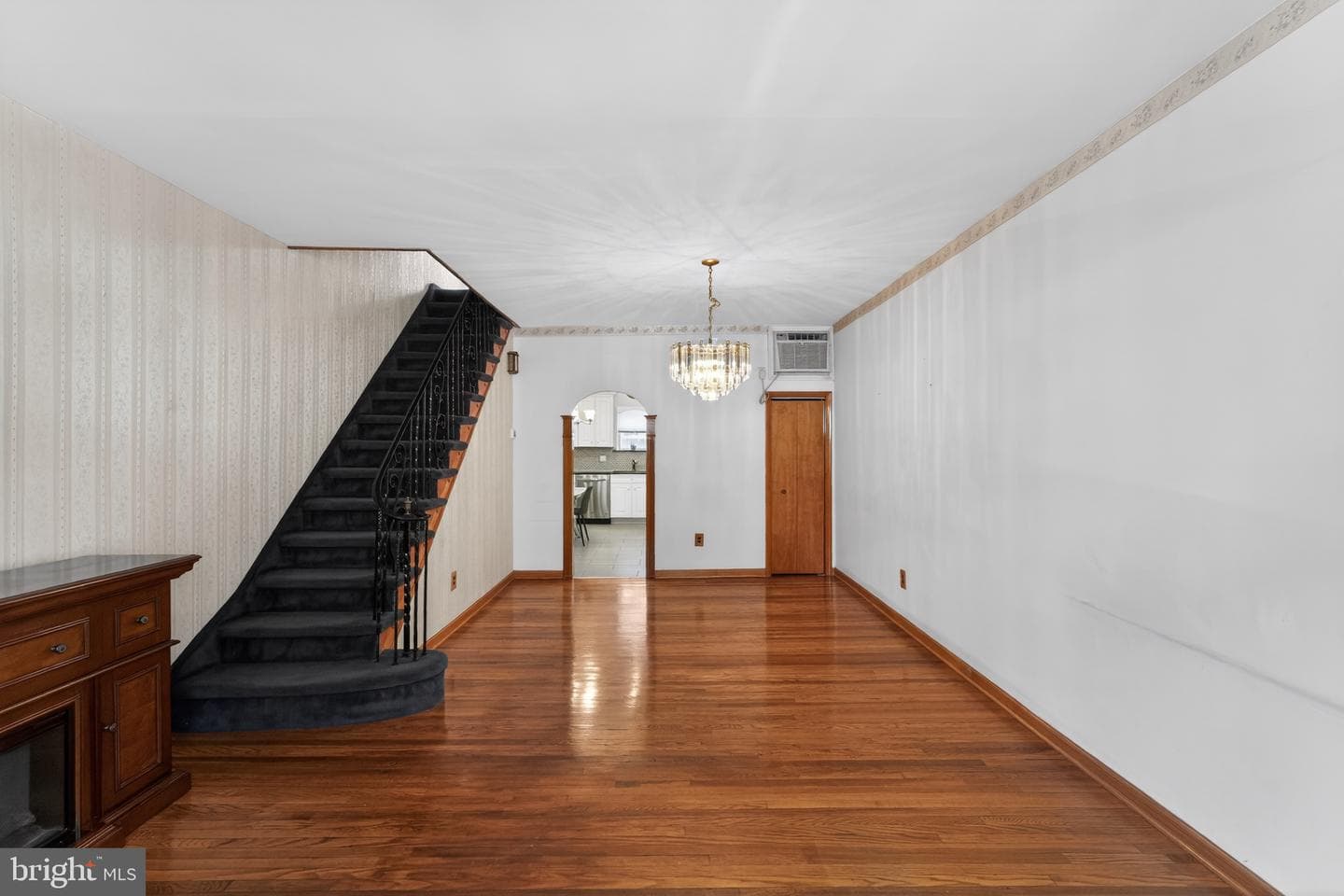 2334 S Rosewood Street photo 4