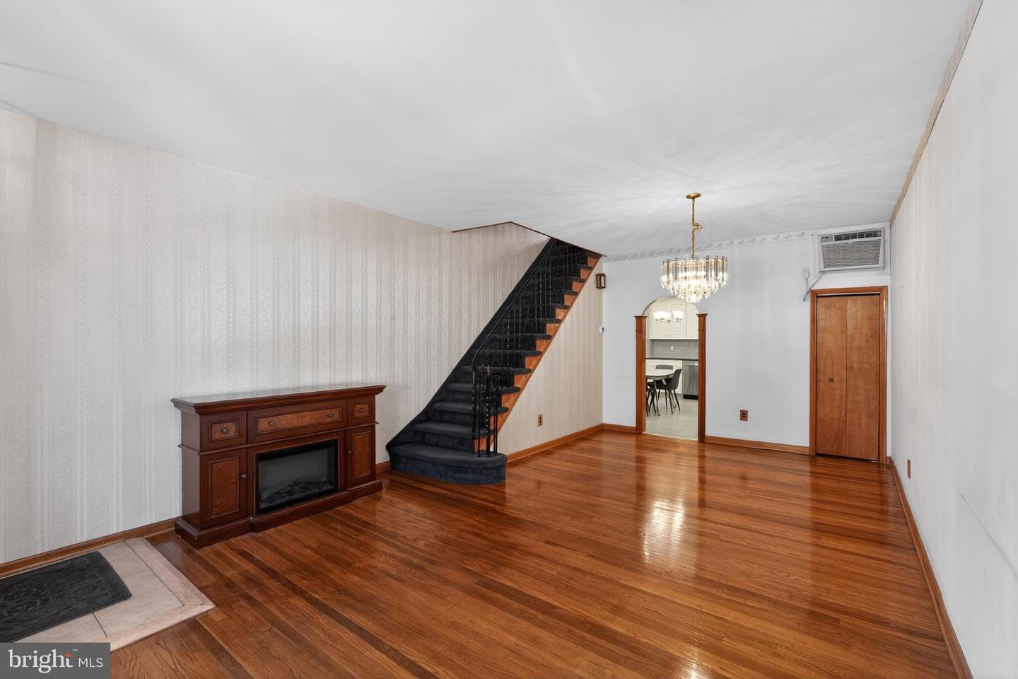 2334 S Rosewood Street photo 5