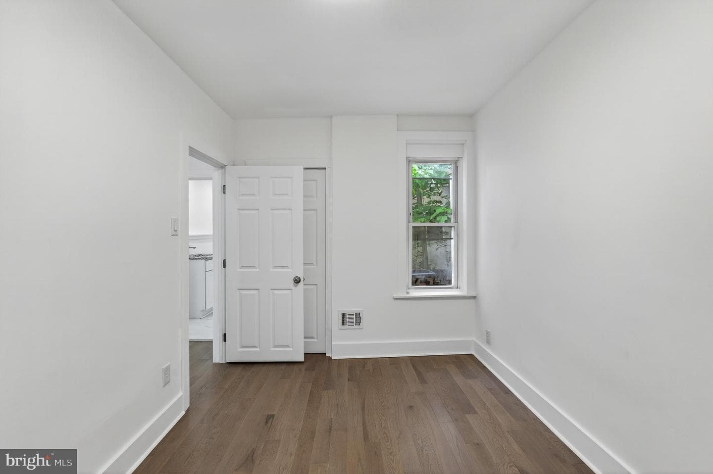 2029 Sigel Street photo 23
