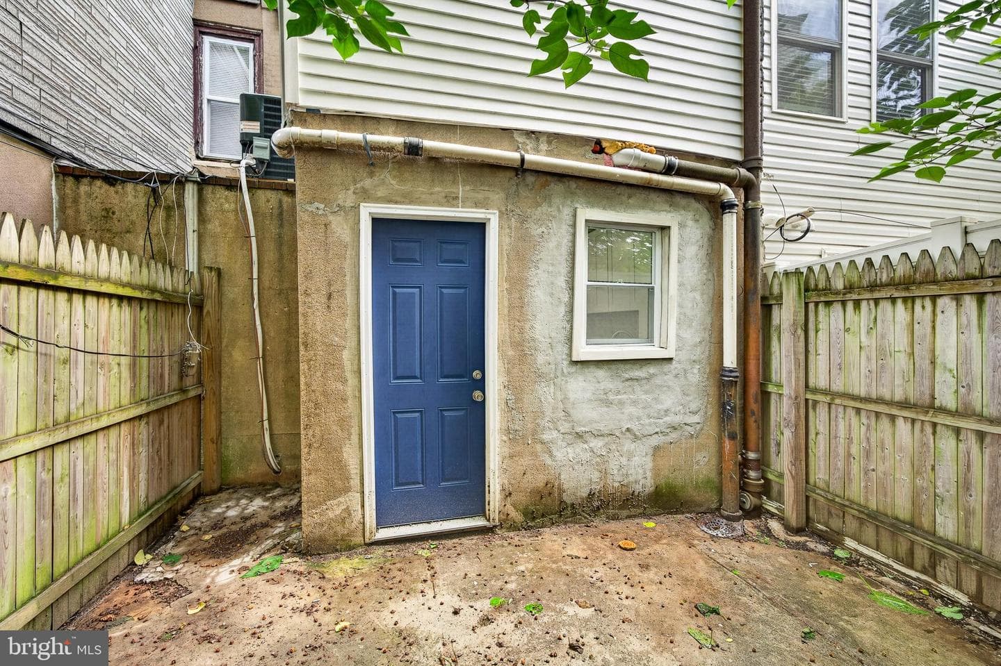 2029 Sigel Street photo 34