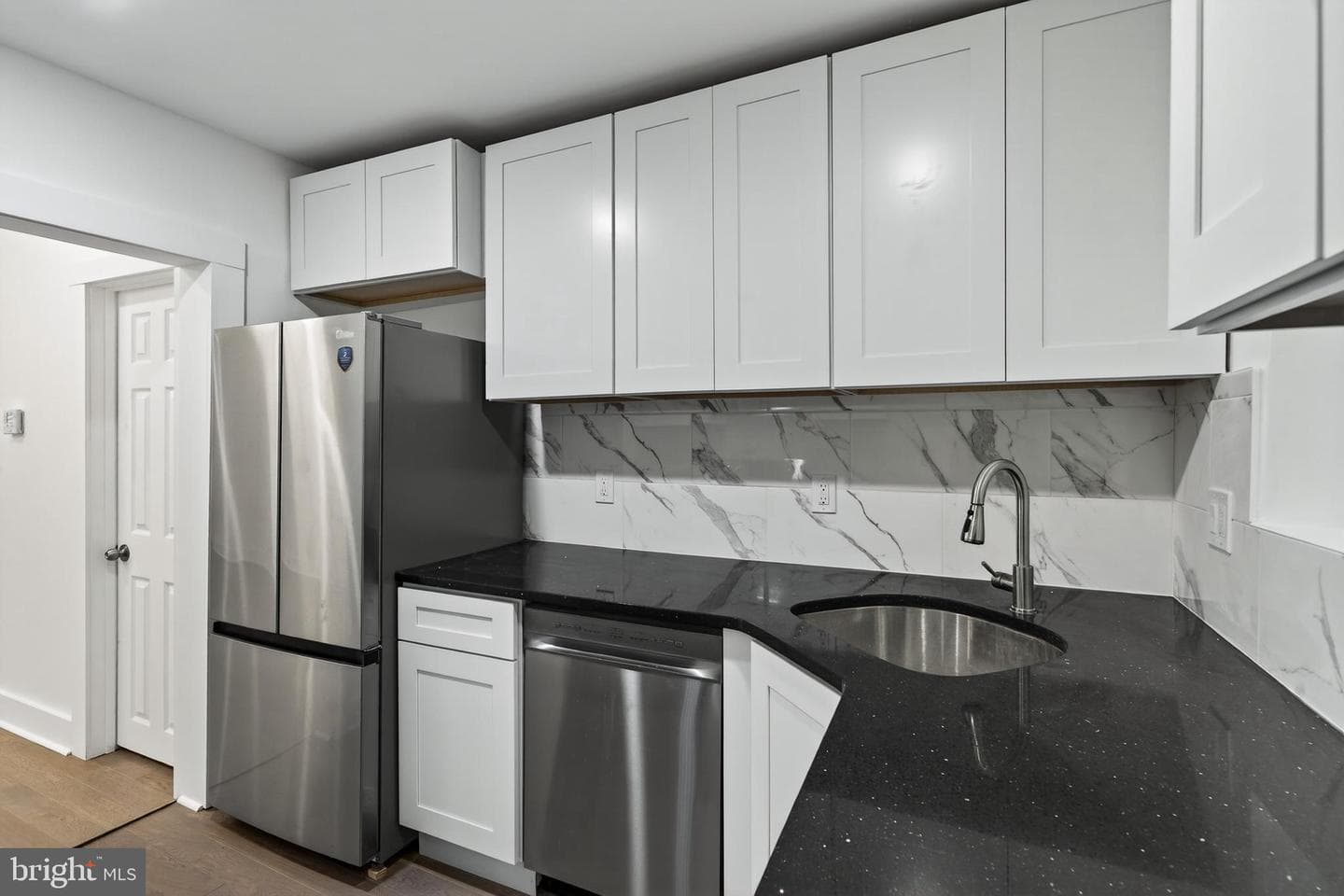2029 Sigel Street photo 6