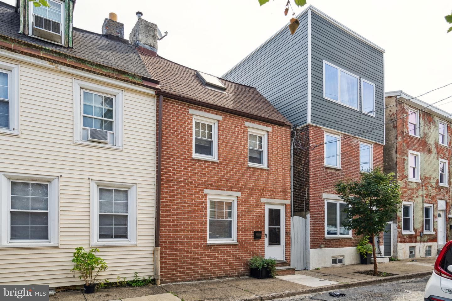 1217 E Oxford Street photo 2
