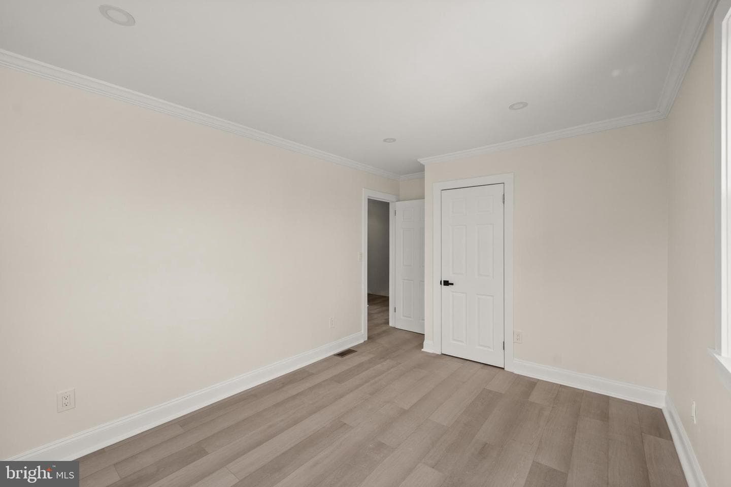 6484 Anderson St photo 13