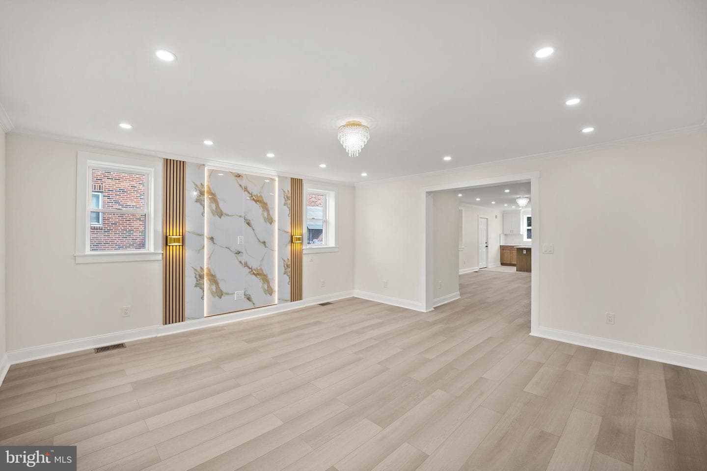 6484 Anderson St photo 9