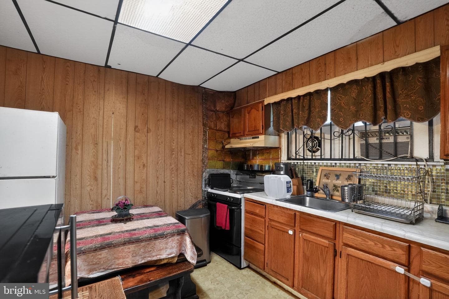 3757 N Marshall Street photo 9