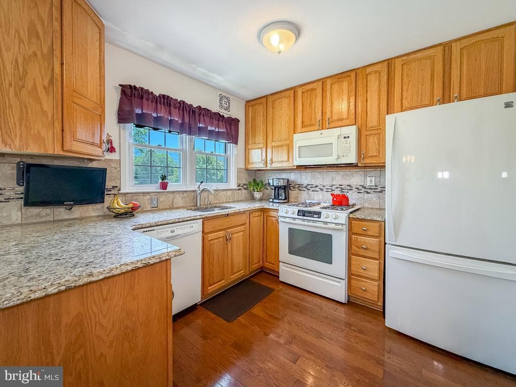 1338 Ascot Place photo 15