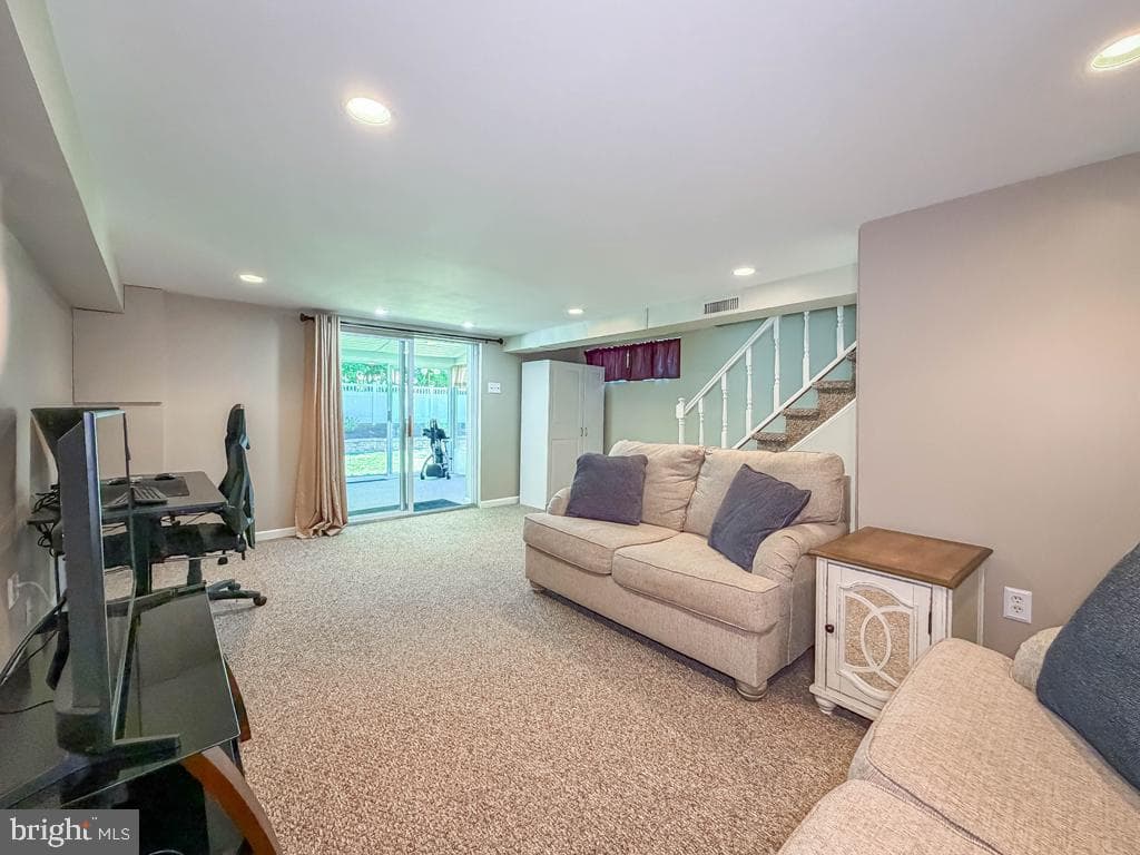 1338 Ascot Place photo 29
