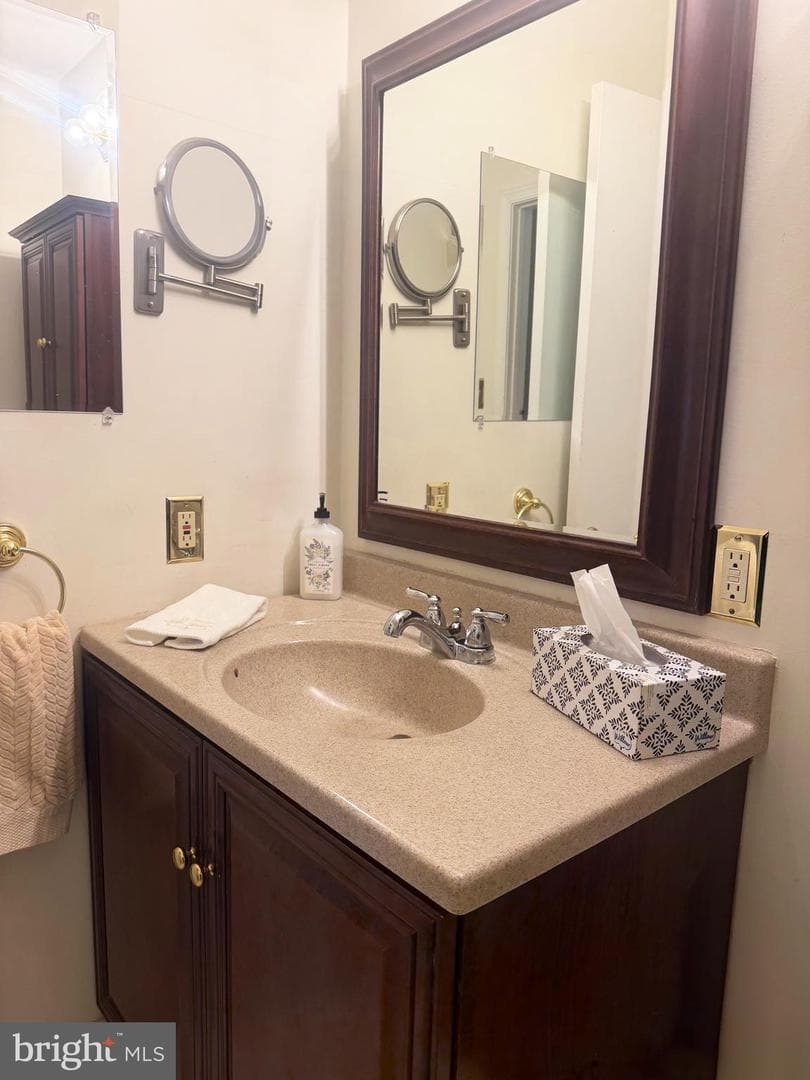 72303 Delaire Landing Road #303 photo 14